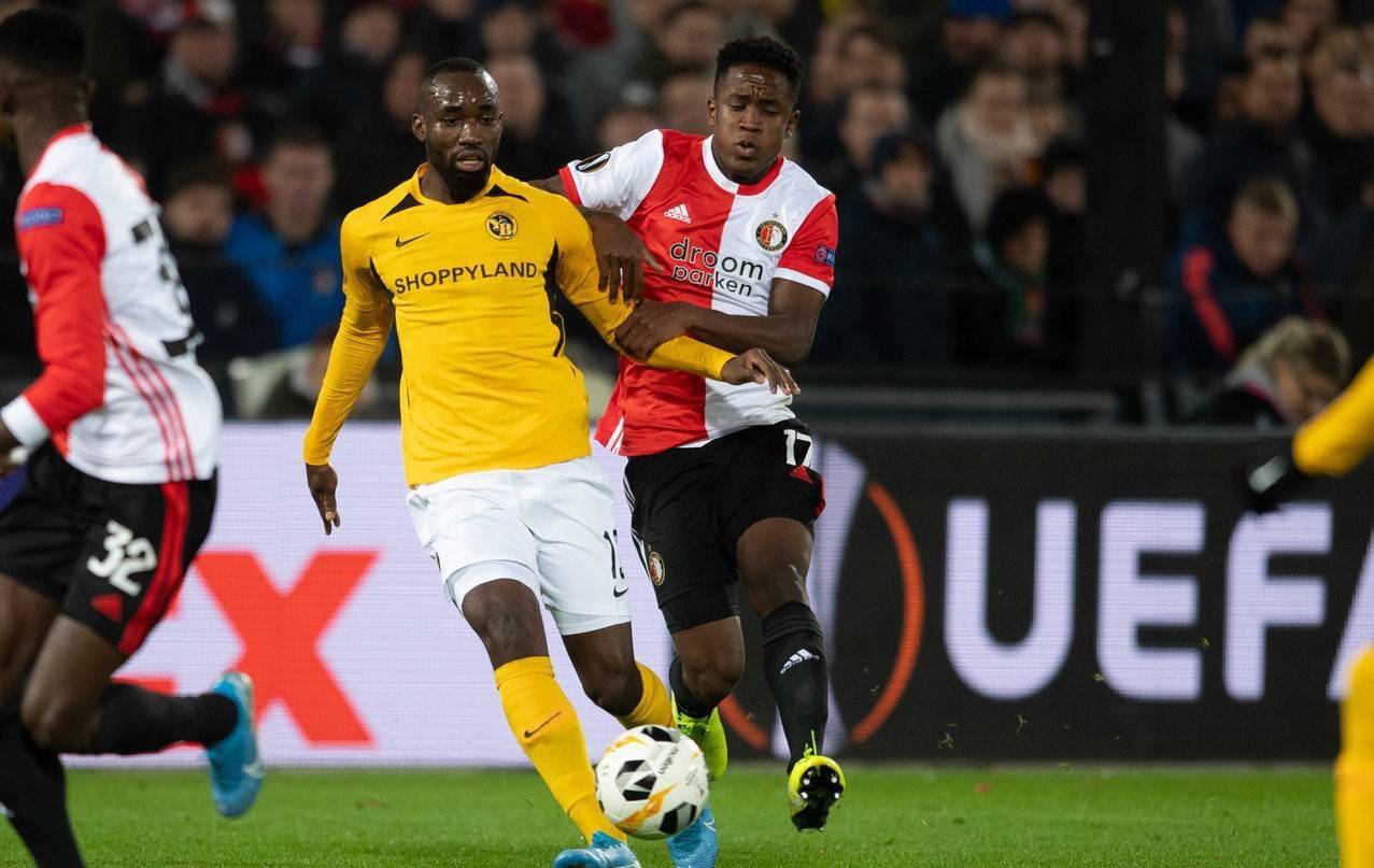 强对话中显 强对话中显