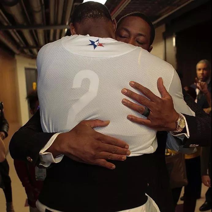 球队将携带 球队将携带